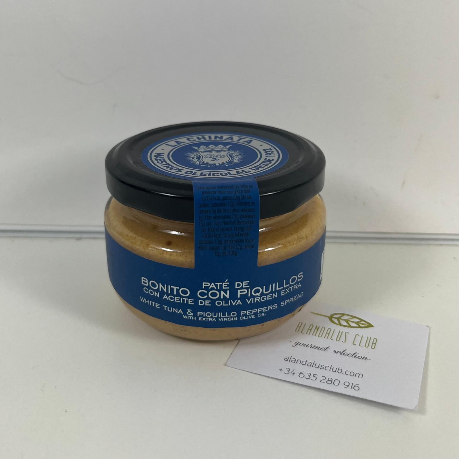 El paté de bonito con piquillos La Chinata puede servirse en tostadas, crackers o pan crujiente.