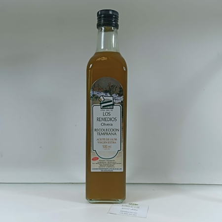 Aceite de Oliva Virgen Extra 500ml de Alándalus Club, elaborado con aceitunas seleccionadas de la Sierra de Cádiz. Calidad superior y sabor único.