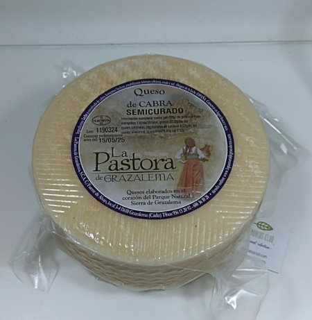 Queso Payoyo Semicurado de Alándalus Club, queso de cabra artesanal con textura cremosa y sabor suave. Ideal para bocadillos y disfrutar en familia.