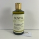 Por otro lado, el aceite de aguacate aporta propiedades nutritivas. El aceite de coco complementa la fórmula con una hidratación duradera. De este modo, la piel luce más suave y flexible.